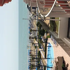 https://condominio-apollo.hotelinveneto.com